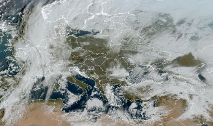 Image satellite visible haute résolution centrée sur l’Europe observée le samedi 22.02 à la mi-journée.