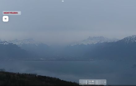 Fig 3 : la présence du foehn visible sur le Haut-Lac Léman par les risées visibles sur la surface de l'eau  du lac. Ce foehn a permis d'améliorer quelques peu la visibilité péjorée par les poussières sahariennes.