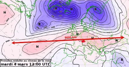 Le vaste anticyclone qui détermine le temps chez nous s'étend sur plus de 9000 km