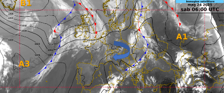 Fig. 1 : Image satellite d'hier matin, 24 mai 2025, à 6 h UTC (8 h heure locale en Suisse), avec superposition des champs de pression et des fronts. La flèche bleue indique les courants liés à la zone de haute pression A3 qui s'étend jusqu'en Suisse. Les courants tournent dans le sens des aiguilles d'une montre autour de la haute pression, contournent les Alpes et transitent au-dessus de la plaine du Pô, poussant ainsi l'air humide vers le versant sud des Alpes. (Source : MétéoSuisse)