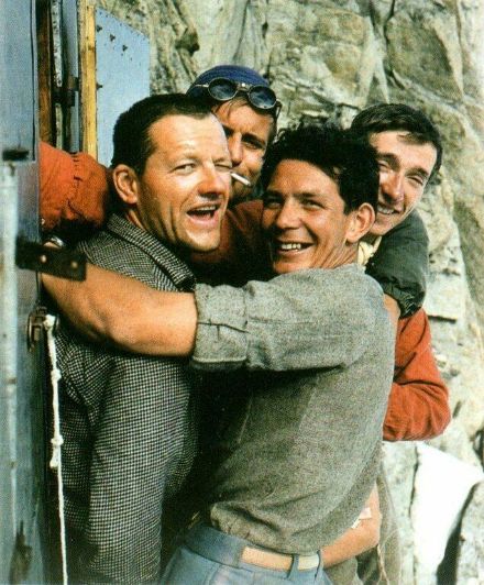 Bonne humeur au début de l'aventure. Ici les quatre Français, le 8 juillet. Photo : coll. Mazeaud