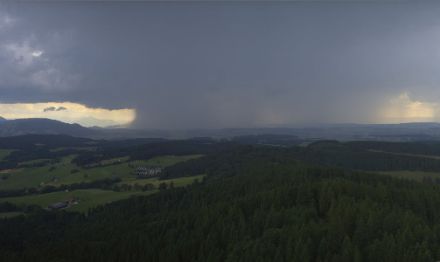 Orage sévissant en région de Palézieux et se déplaçant en direction de Châtel-Saint-Denis hier lundi 30 juin 2025.