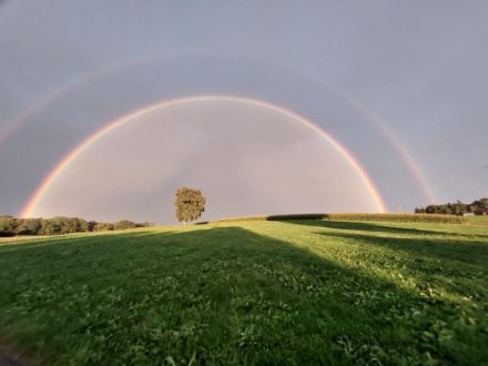 Double arc-en-ciel capturé à Cordast (FR) jeudi en soirée. 