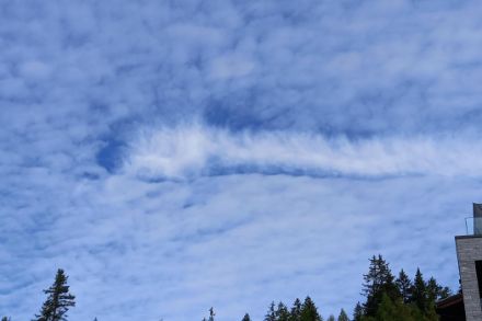 Cavum de forme circulaire observé depuis Crans (VD) le 14 septembre 2025.