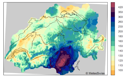 Carte de la Suisse avec des indications codées en couleur sur la quantité de précipitations se produisant lors d'événements extrêmes. Dans certaines régions du Tessin, il peut tomber plus de 350 mm lors d'un événement centennal. Dans l'ouest et le nord de la Suisse, la quantité de précipitations correspondante est inférieure à 100 mm.