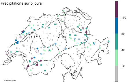 Carte de la Suisse représentant avec des cercles colorés les périodes de retour des plus fortes précipitations sur 5 jours entre le 10 et le 15 février 1990 avec des cercles colorés.