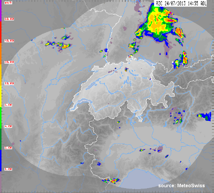 Image radar PRECIP avec l'intensité estimée des précipitations pour la Suisse et les régions voisines. Les couleurs reflètent les valeurs des précipitations en mm par heure, en se référant à l'échelle de couleurs à côté de l'image.
