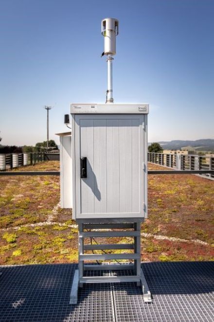 Un cytomètre de flux d’air dans un boîtier.