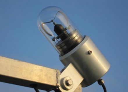 Les ailettes rotatives en cours d'utilisation sont visibles sous une calotte en verre.