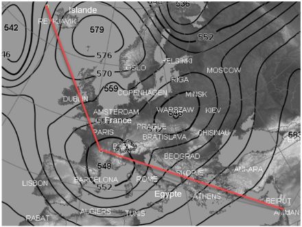 Carte des courbes géopotentielles (équivalent de la pression) à 500 hPa (5500 m d’altitude) en Europe sur laquelle figure en rouge le tracé de la route d’un avion.