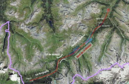 Figure 4 : Le vent de la Maloja (flèche rouge) en Haute-Engadine avec son origine en tant que brise de vallée dans le val Bregaglia.