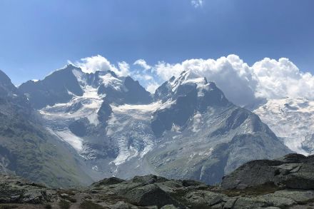 La grande fonte des glaciers lors des étés chauds. Le glacier Tschierva en Haute-Engadine, qui a fortement fondu ces dernières années, le 24 juillet 2022. Photo : Elias Zubler.