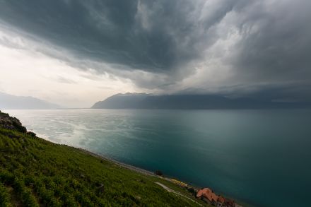 Un symbole de l’été 2021 : une supercellule orageuse atteint la Suisse dans l’après-midi du 20 juin (vue en direction du Haut-Léman). Le front orageux a provoqué par endroits des chutes de grêle avec des grêlons de 3 à 5 cm de diamètre. Image : Dean Gill.