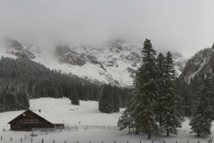 Webcam du refuge de Solalex, Alpes vaudoises, 1463 m, lundi 27 mars, 11h  (refugesolalex.roundshot.com)