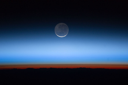 Photographie de la Lune prise depuis la Station Spatiale Internationale (ISS). Source : NASA