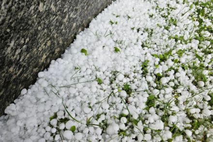 Grêlons au sol au Tessin le 30 mai 2023