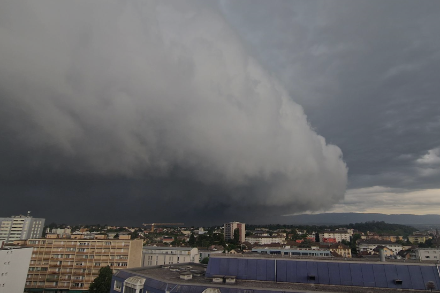 Arcus du front orageux sur Renens le 22 juin à 18h52. Source : Crowdsourcing@MétéoSuisse-App