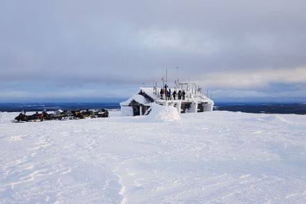 Le site de surveillance du pollen et des spores fongiques le plus septentrional qui fait partie du projet européen SYLVA. Des instruments automatiques similaires seront placés au Jungfraujoch en Suisse pour les tester dans les conditions extrêmes des hautes altitudes.