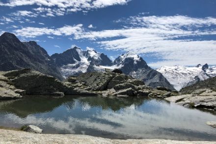Le massif de la Bernina sous son meilleur jour : cela n'a pas duré longtemps en juillet 2023. L'ensoleillement a été moyen en juillet, les précipitations en Engadine ont dépassé les normes locales. Photo : Elias Zubler.
