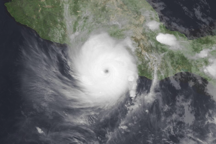 Image de l’ouragan OTIS prise par le satellite GOES-16 le 25 octobre à 03 UTC (1h00 en Suisse). Source : EOSDIS Worldwiew.