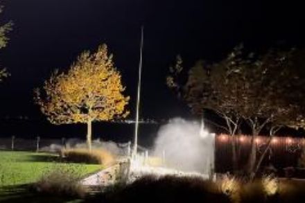 En de nombreux endroits, la tempête d'ouest provoqué des rafales notables - comme ici à St-Prex, où les vagues débordent sur le littoral. Source : observations Météo/app