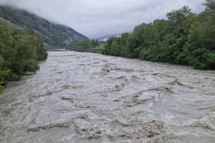 Le Rhin en crue à Felsberg, Grisons, fin août 2023. 
