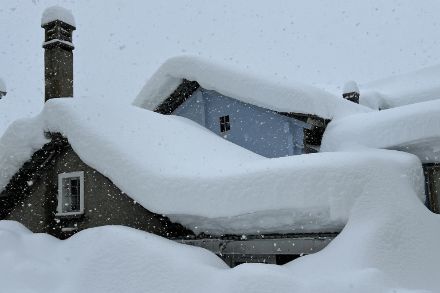 Grande quantité de neige à Simplon-Village.
