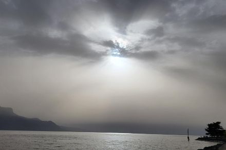 Poussières sahariennes le 8 avril 2024 (Vevey). Photo : "Observations Météo" App MétéoSuisse