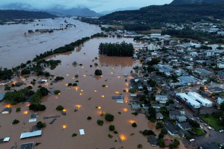 Inondations dans la ville d’Ecantado dans l’Etat de Rio Grande do Sul, Brésil. Photo : Diego Vara/Reuters