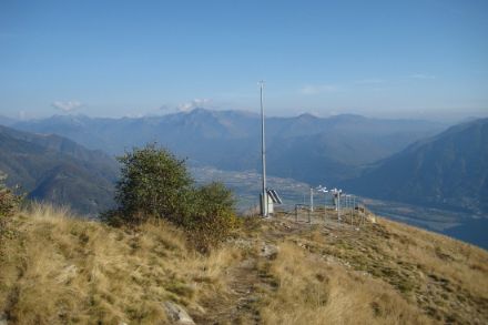 En illustration : la station de mesure située au sommet de la Cimetta, au-dessus de Locarno. Photo : MétéoSuisse. 