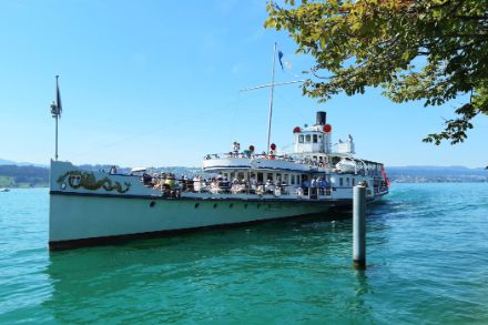 Bateau à roues à aubes sur le lac de Zurich