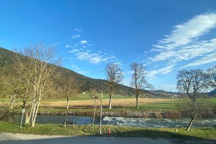 Matinée ensoleillée et douce à Fleurier (NE) le lundi 25 novembre 2024. Photo : Observations Météo / App MétéoSuisse 