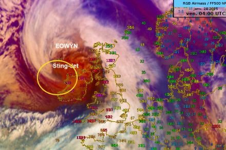 Tempête Eowyn, de violentes rafales sur la côte ouest de l'Irlande. Image satellite "air mass" (EUMETSAT)