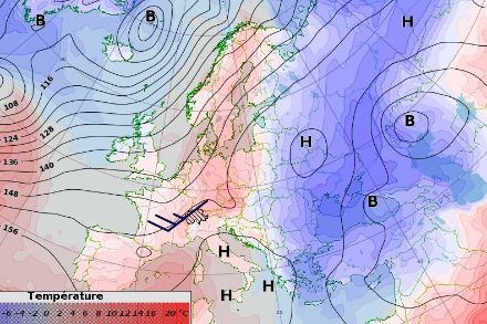 L’Europe comme coupée en deux par 2 masses d’air, doux sur l’ouest, froid à l’est. Température et pression à 1500 m prévus par le modèle IFS le 22.02 à 12UTC. Source : IFS visualisé avec NinJo