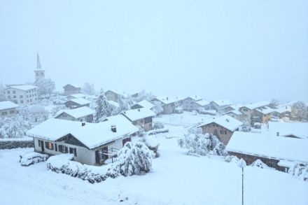Fortes chutes de neige à Arbaz le matin du 17 avril.