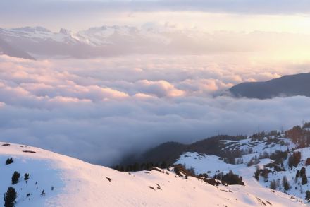 Ambiance hivernale ce matin dans la plaine du Rhône. Vue depuis Savoleyres en direction du nord-nord-est sur la plaine du Rhône à 6h40 ce matin. Source : Roundshot Verbier 4 Vallées.