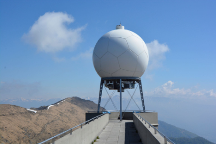Radar météorologique du Monte Lema, au Tessin. Source : MétéoSuisse