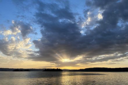Coucher de soleil sur le lac dans la région de Rapperswil SG
