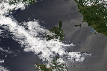 La Corse le 16 mai vue par les satellites Terra/Modis de la NASA Worldview