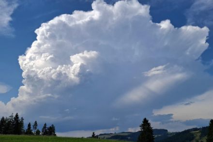 Un orage prend de l'ampleur au-dessus de la région d'Eggiwil