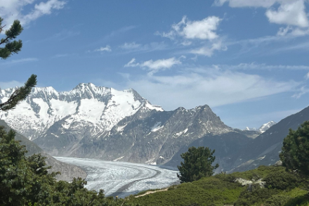 Le glacier d’Aletsch observé depuis les hauteurs de Riederalp le 13 juin, une journée très chaude, également en montagne avec 20 °C à 2000 m d’altitude. 