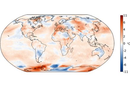 Figure 1. Distribution mondiale de la température en juin 2025. L’écart (en °C) à la période de référence 1991-2020 est représenté. 