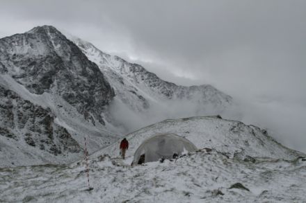 La neige en plein été à moins de 2000 m n’est pas un phénomène fréquent. Ici le 14 juillet 2016, petit saupoudrage vers le Mur d’Hannibal. Source : ramha.ch 